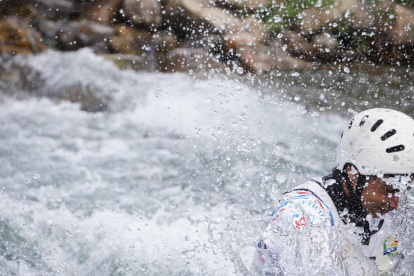 180 deportistas y 20 clubes participan en Sabero en la Copa de Españade Slalom Olímpico y en el Campeonato de España de Kayak Cross. JONATHAN NOTARIO