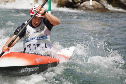 180 deportistas y 20 clubes participan en Sabero en la Copa de Españade Slalom Olímpico y en el Campeonato de España de Kayak Cross. JONATHAN NOTARIO