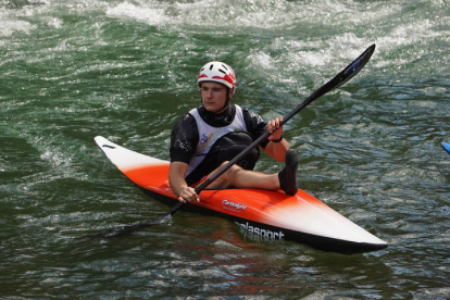 180 deportistas y 20 clubes participan en Sabero en la Copa de Españade Slalom Olímpico y en el Campeonato de España de Kayak Cross. JONATHAN NOTARIO