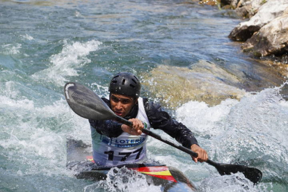 180 deportistas y 20 clubes participan en Sabero en la Copa de Españade Slalom Olímpico y en el Campeonato de España de Kayak Cross. JONATHAN NOTARIO