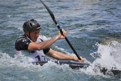 180 deportistas y 20 clubes participan en Sabero en la Copa de Españade Slalom Olímpico y en el Campeonato de España de Kayak Cross. JONATHAN NOTARIO