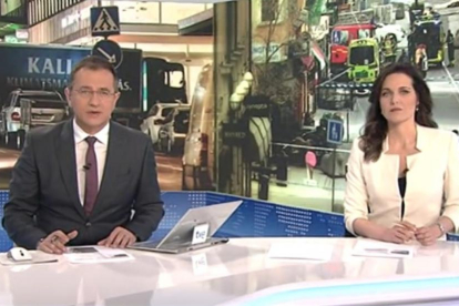 Pedro Carreño y Raquel Martínez, presentadores del telediario del fin de semana en TVE-1.