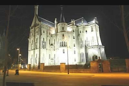 Vista nocturna del Palacio Episcopal de Astorga