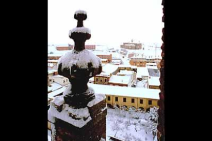 Imagen panorámica de la localidad de Sahagún, totalmente cubierta de nieve