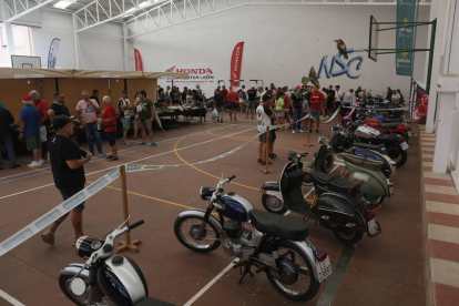 Feria del Motor de La Bañeza.  F. OTERO PERANDONES.