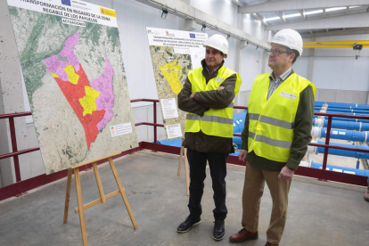 Jorge Álvarez y Gerardo García Dueñas visitaron ayer el sector XVII de los Payuelos. CAMPILLO