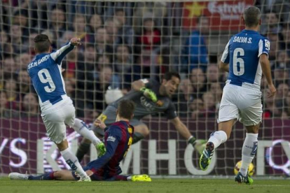 Sergio Garcia supera a Bravo y abre el marcador en el derbi del Camp Nou