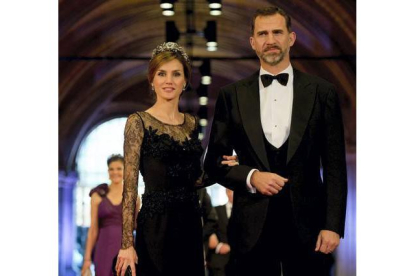 Los príncipes Felipe y Letizia. ROBIN UTRECHT / POOL | EFE