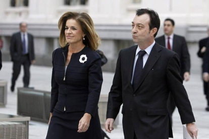 Ana Botella, en su época de alcaldesa, acompañada por el por entonces vicealcalde de Madrid, Manuel Cobo