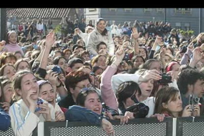 La mayoría de las personas que acudieron a ver a Bustamante fueron mujeres.