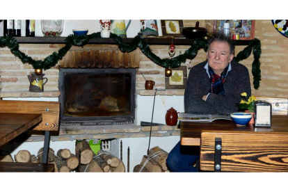 Juan García, en las instalaciones del albergue que dirige en Sahagún. ACACIO