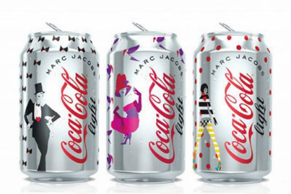 Los tres modelos de la lata de Coca-Cola Ligth diseñados por Marc Jacobs.