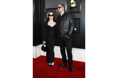 Michelle Branch y Patrick Carney, en su llegada a los Grammy 2023. EFE/EPA/CAROLINE BREHMAN