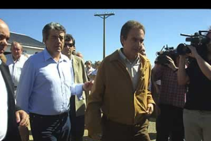 El candidato socialista siempre acompaña en sus visistas a León al líder de su partido a nivel nacional, José Luis Rodríguez Zapatero, con quien mantiene una estrecha amistad.