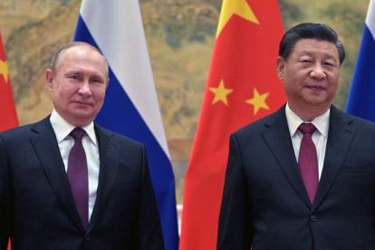 Vladimir Putin y Xi Jingpin, ayer en la sede del palacio presidencial chino. ALEXEI DRUZHININ / KREMLIN / SP