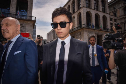 El presidente del club de fútbol italiano Inter de Milán, Steven Zhang, llega al funeral de estado del ex primer ministro italiano y magnate de los medios, Silvio Berlusconi. CIRO FUSCO/MOURAD BALTI TOUATI/MATTEO CORNER/MATTEO BAZZI