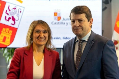 La consejera de Educación, Rocío Lucas, y el presidente Alfonso Fernández Mañueco, este martes. DAVID ARRANZ