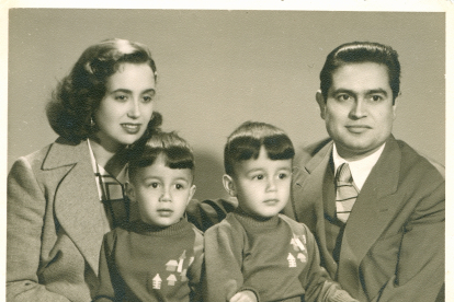 Carmina, Eugenio jr. (Genín), José, Eugenio, a principios de 1954. DL