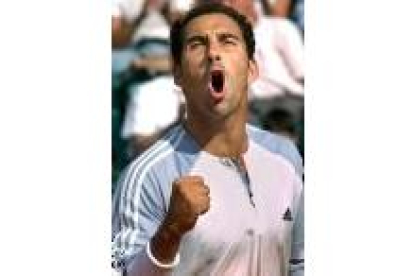 Albert Costa defiende su título de Roland Garros logrado en el 2002