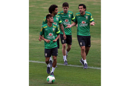 Neymar, en primer plano, en el entrenamiento de Brasil.