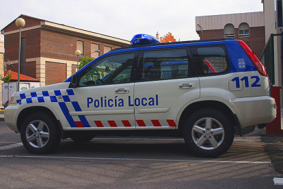 Un vehículo de la Policía Local, E,ERGENCIAS 112