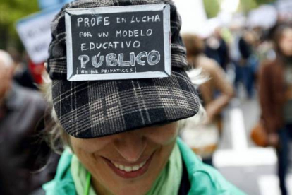 Una profesora en la manifestación que se celebró
en

Madrid en mayo del pasado año. Foto: DAVID CASTRO
