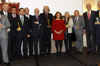 Foto de familia tras la entrega de los premios anuales celebrada en los salones del hotel Wellington, en Madrid.