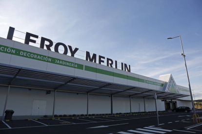 Instalaciones de Leroy Merlin en el área comercial de La Granja. FERNANDO OTERO