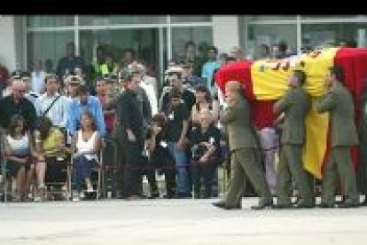 Los 17 cadáveres de los militares serán trasladados hasta el Hospital General de la Defensa, el antiguo hospital militar Gómez Ulla en dónde se procederá a practicarles las autopsias.