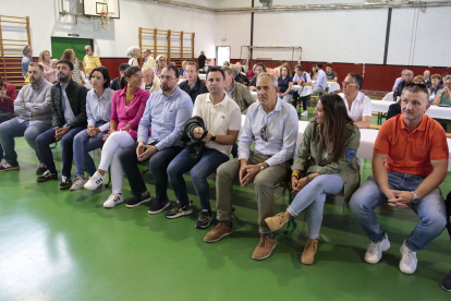 El PSOE de Sahagún (León) organiza la IV Fiesta de la Rosa con la participación del presidente del Principado de Asturias, Adrián Barbón, la secretaria de Organización del PSOECyL, Ana Sánchez, el diputado y secretario general del PSOE de León, Javier A. Cendón, la diputada y secretaria federal de Igualdad del PSOE, Andrea Fernández; el senador por la Comunidad y secretario general de JJSSCyL, Francisco Díaz; y el secretario general del PSOE de Sahagún, Álvaro Lora. ICAL