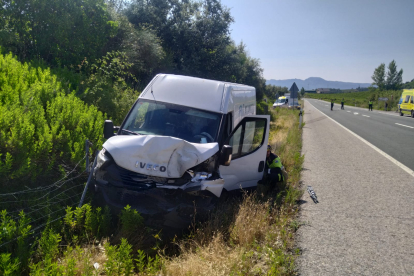 Una de las furgonetas implicadas. BOMBEROS PONFERRADA