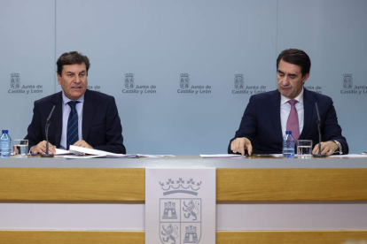 Carriedo y Suárez-Quiñones ayer, en la rueda de prensa posterior al Consejo de Gobierno. R. GARCÍA