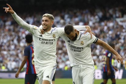 Valverde y Benzema encarrilaron el partido para el Real Madrid frente al Barcelona. JIMÉNEZ
