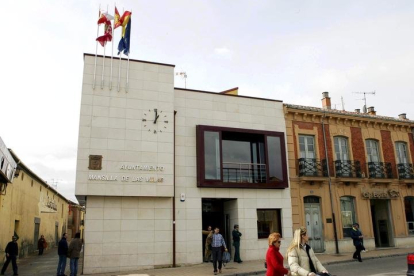 fachada del Ayuntamiento de Masnilla de las Mulas.RAMIRO