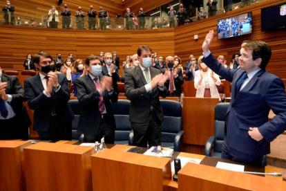 Mañueco es aplaudido tras su discurso de investidura el pasado martes. NACHO GALLEGO