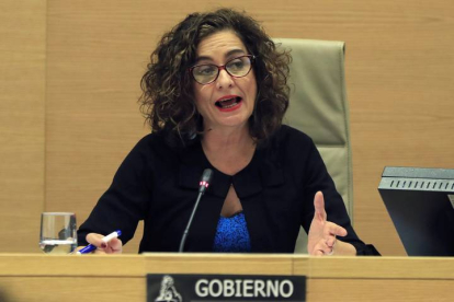 María Jesús Montero, hoy, en la Comisión de Hacienda en el Congreso. FERNANDO ALVARADO