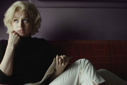 Ana de Armas, como la explosiva Marilyn Monroe y la frágil Norma Jean, en "Blonde". NETFLIX