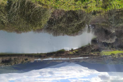 El lago de Carucedo visto desde el pantano de Campañana. DL