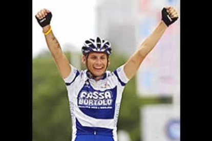 El italiano Pozzato arrebató el triunfo al español Mancebo en la línea de meta, después de que éste protagonizase una escapada en los últimos kilómetros junto a Iker Flores del Euskaltel.