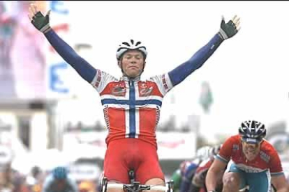 El noruego Thor Hushovd de Credit Agricole se ha adjudicado la octava etapa del Tour de Francia disputada entre Lamballe y Quimper sobre una distancia de 168 kilómetros.