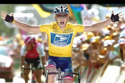 Armstrong concretó su monopolio de victorias en los Alpes con la tercera consecutiva, otra vez al sprint, y en esta ocasión en la etapa reina disputada entre Bourg D'Oisans y Le Grand Bornand.