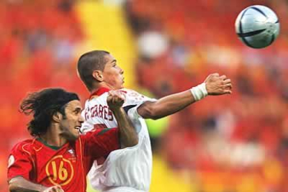 Con el 0-1 de Nuno Gomez el partido se volvió otro con España apretando.