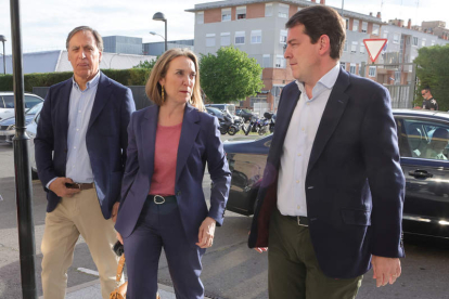 Carlos García Carbayo, Cuca Gamarra y Mañueco ayer, en Salamanca. JMGARCÍA