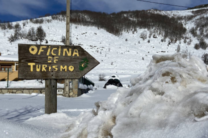 La nieve provoca riesgo de aludes en Picos de Europa. RAMIRO