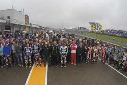El Mundial de MotoGP guardó un minuto de silencio contra la violencia en el mundo.