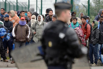 Inmigrantes y refugiados en el campo de Calais.