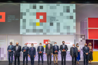Foto de familia de la entrega de premios a nivel nacional, en su edición de 2021. DL