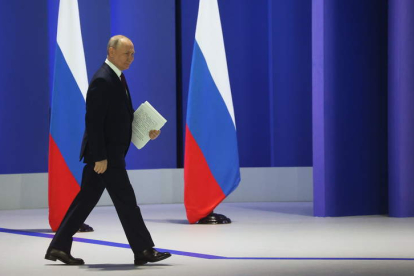 Putin  se dispone a dar su discurso ayer en Moscú ante la Duma. SERGEI KARPUHIN