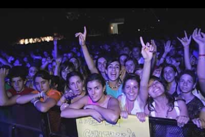 Las fans de ambos grupos aguantaron horas y horas en primera fila para no perderse ni un detalle del concierto.