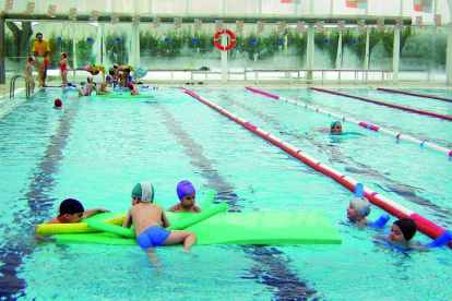 Los cursillos de natación no se imparten desde el pasado mes de febrero al cerrar las piscinas.